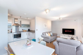 The Vizion serviced apartments from Pincott Properties - free parking, balcony and ultrafast WiFi